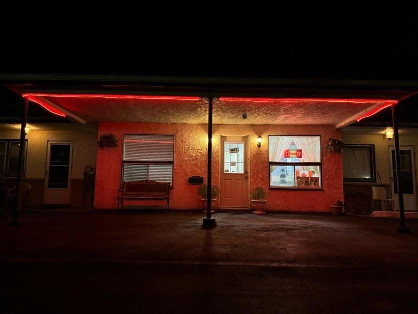 Holiday Motel Orillia Esterno foto