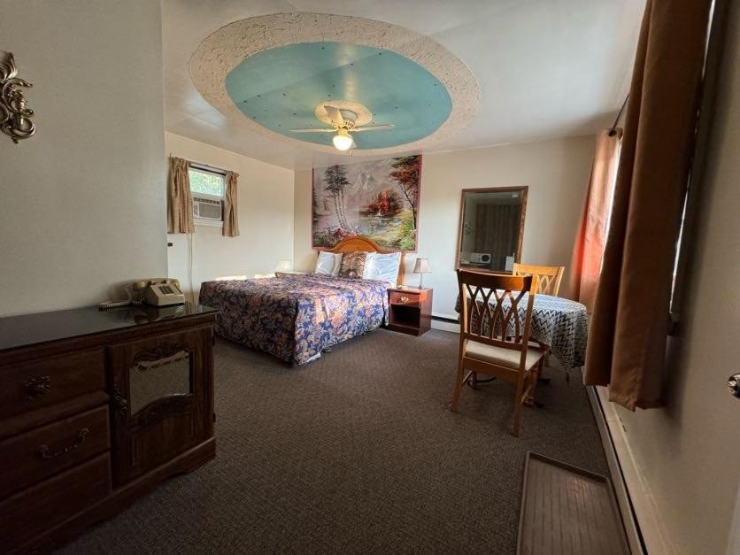 Holiday Motel Orillia Esterno foto