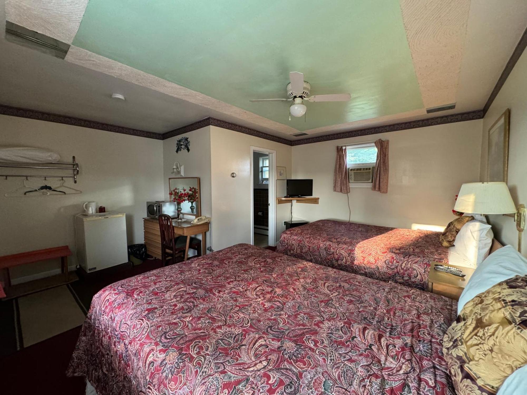 Holiday Motel Orillia Esterno foto