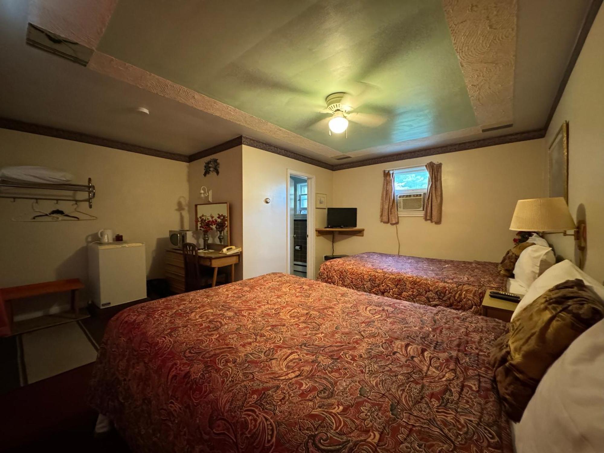 Holiday Motel Orillia Esterno foto